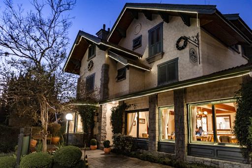 56-fachada noturna.jpg