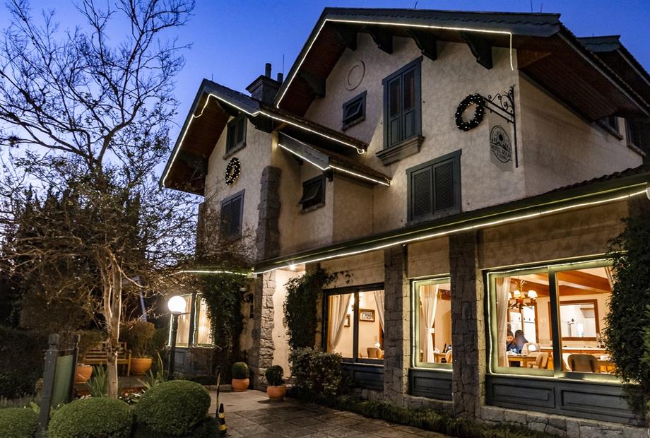 56-fachada noturna.jpg