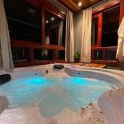 Chalé Superior - Queen, B. Hidromassagem e Varanda