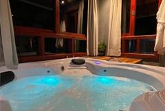 Chalé Superior - Queen, B. Hidromassagem e Varanda