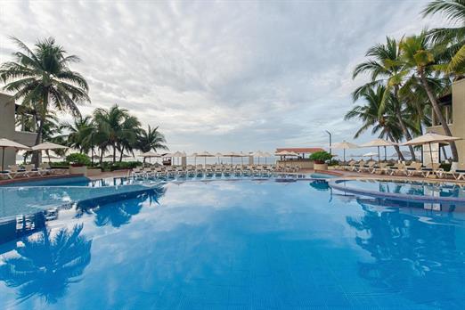 tesoro ixtapa_alberca (4).jpg