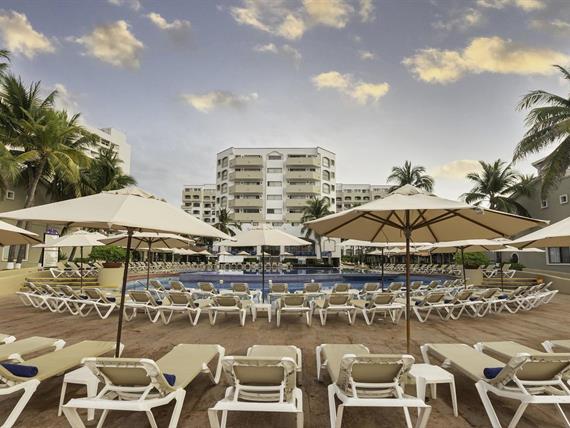 tesoro ixtapa_fachada (3).jpg