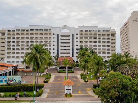 tesoro ixtapa_fachada (5).jpg