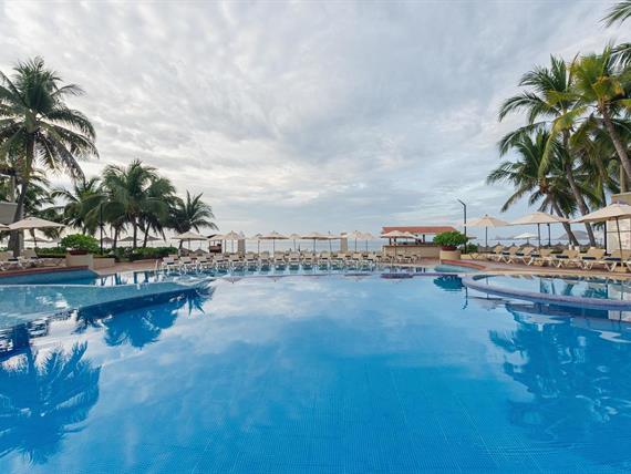 tesoro ixtapa_alberca (4).jpg