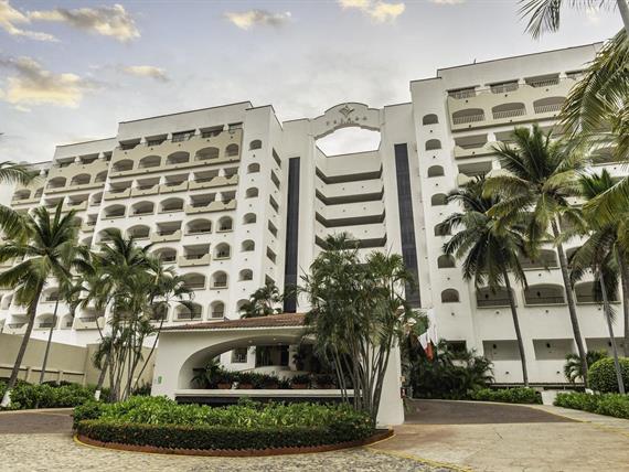 tesoro ixtapa_fachada (2).jpg