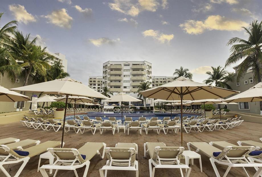 tesoro ixtapa_fachada (3).jpg