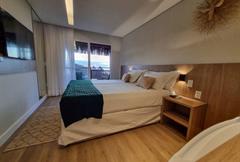 Luxo com varanda e vista mar