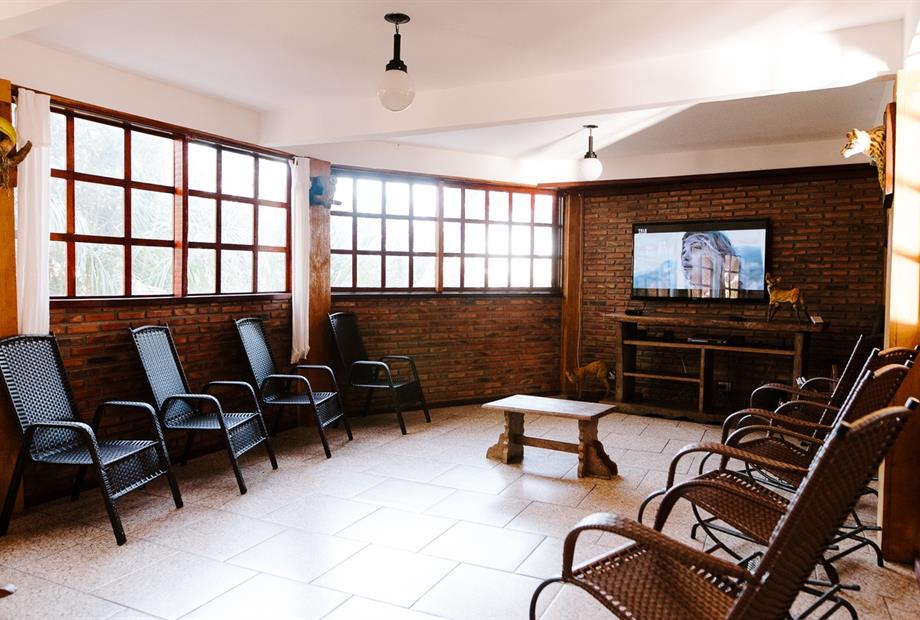 sala de tv_easy-resize.com.jpg