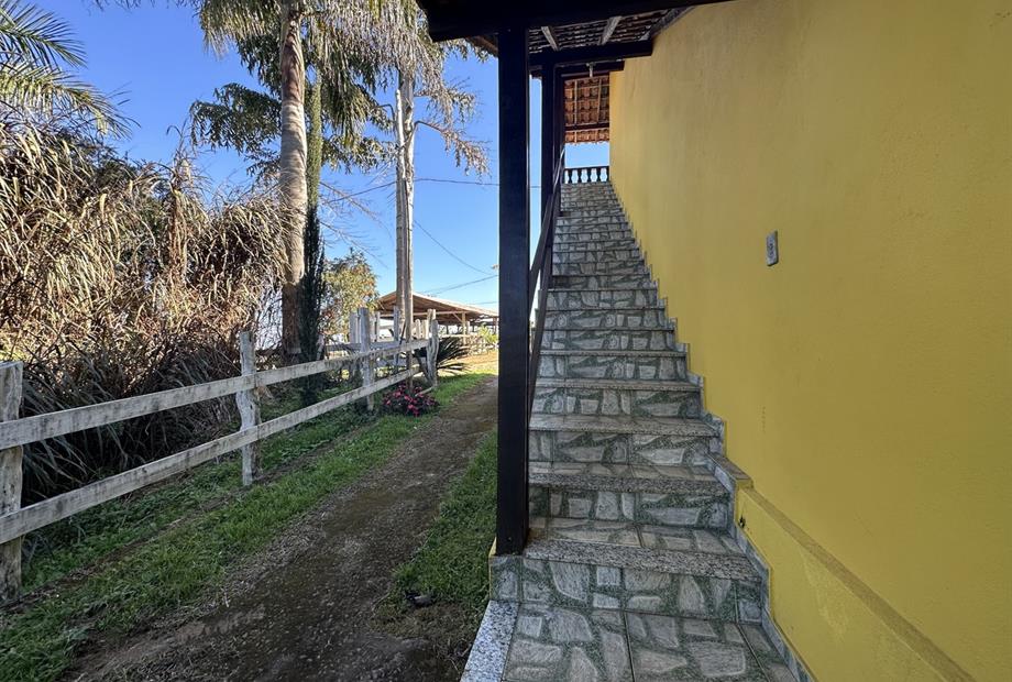 2 escada_easy-resize.com.jpg