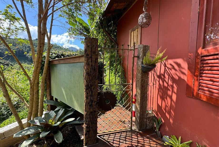 whatsapp image 2024-04-26 at 10.25.13 (3).jpeg