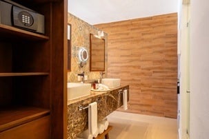 Beachfront Suite - 4-epic beachfront superior room.jpg