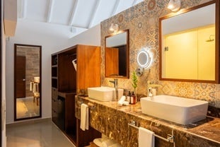 Beachfront Swim Up Suite - 5-epic beachfront swim up suite.jpg