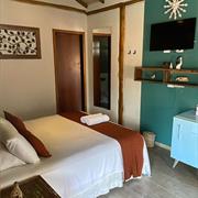 Suíte Luxo com Vista para a Piscina