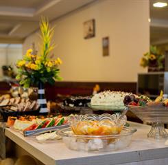 hotel alameda alegra - mesa do café-2.jpg