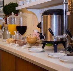 hotel alameda alegra - mesa do café-18.jpg