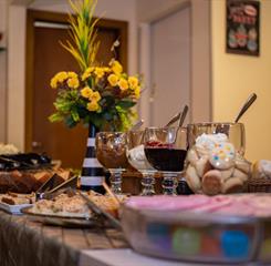 hotel alameda alegra - mesa do café-24.jpg