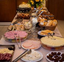 hotel alameda alegra - mesa do café-22.jpg