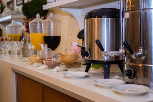 hotel alameda alegra - mesa do café-18.jpg