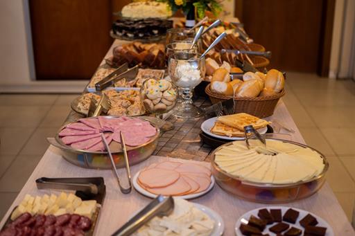 hotel alameda alegra - mesa do café-22.jpg