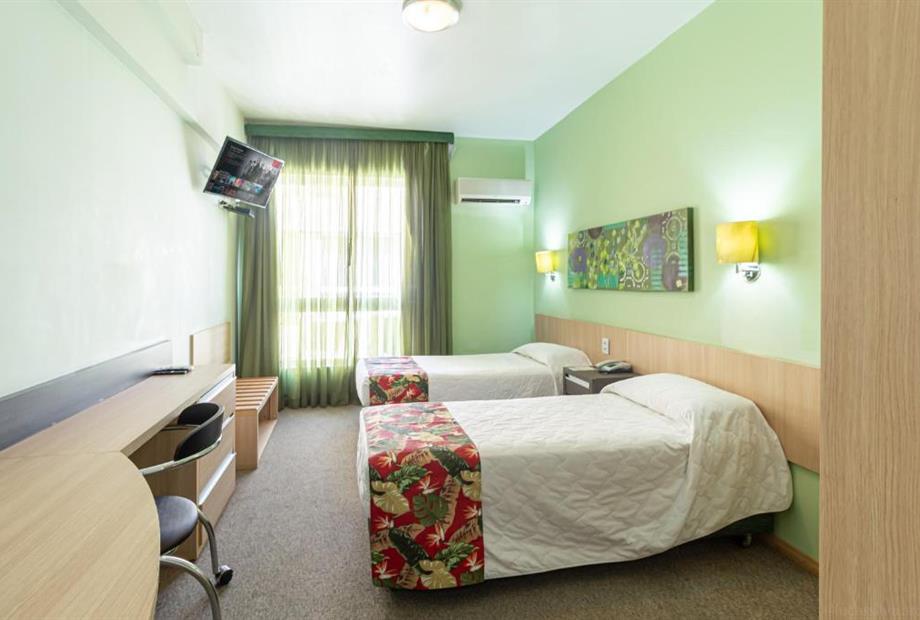 Quarto Standard com 2 Camas de Solteiro-6.jpg