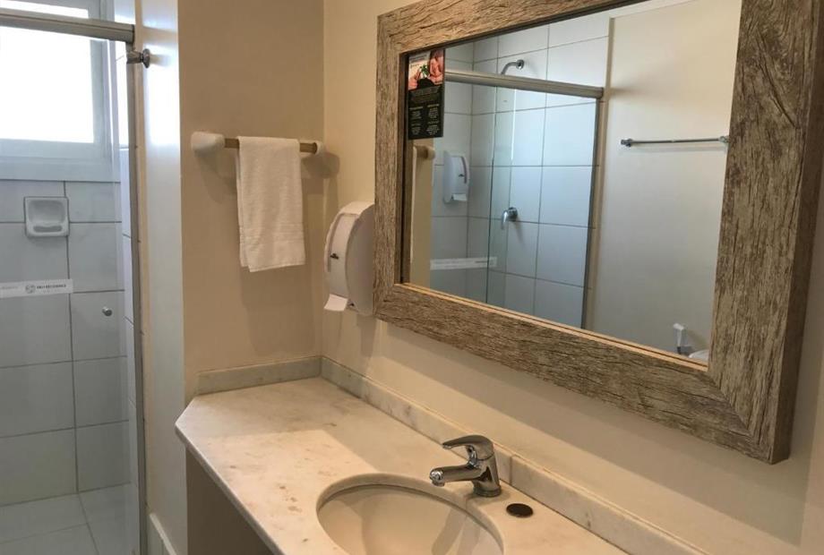 Suíte com Cama King-size-2.jpg