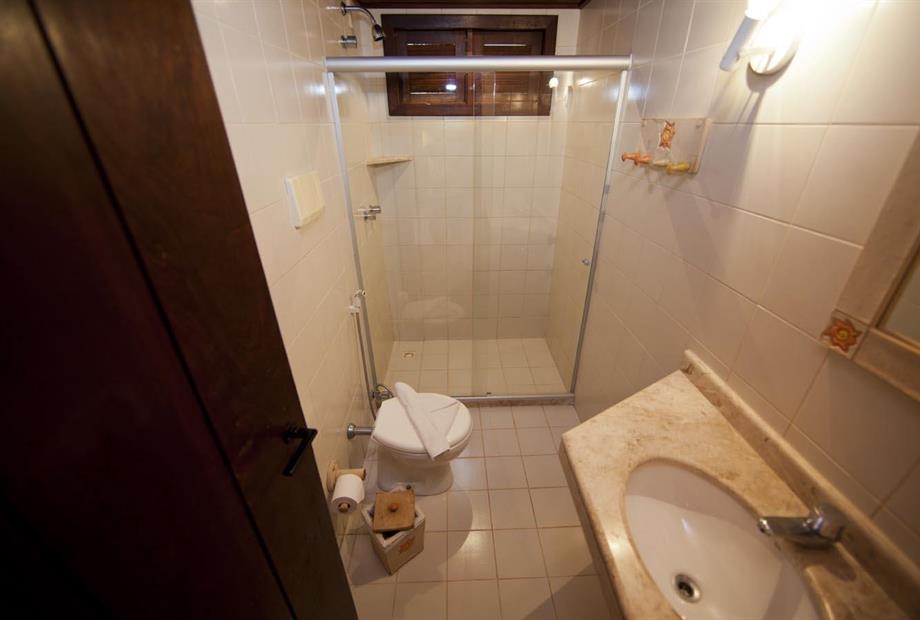 escolhida - banheiro apto triplo - foto 01.jpg