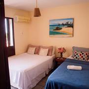 TRIPLO COM VARANDA E VISTA MAR