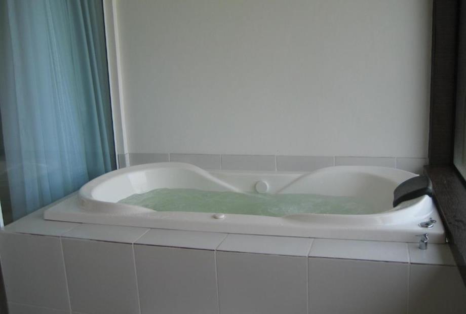 Suíte Queen com Banheira de Hidromassagem-2.jpg