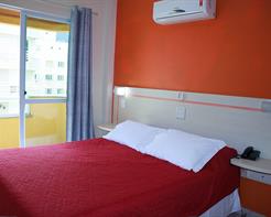 Apartamento família com cozinha e varanda