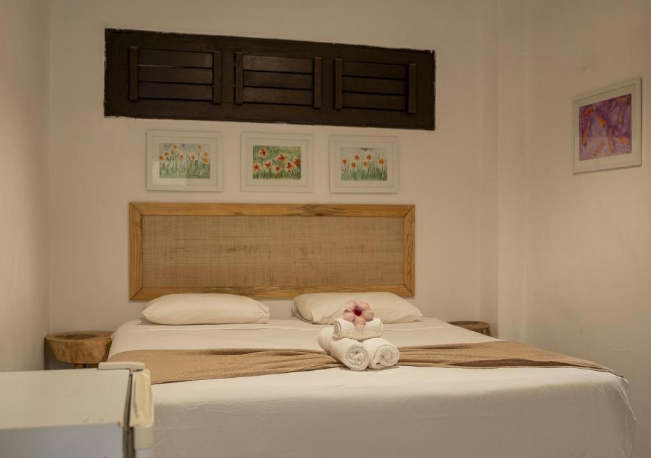 quarto 205 janela close cama.jpg