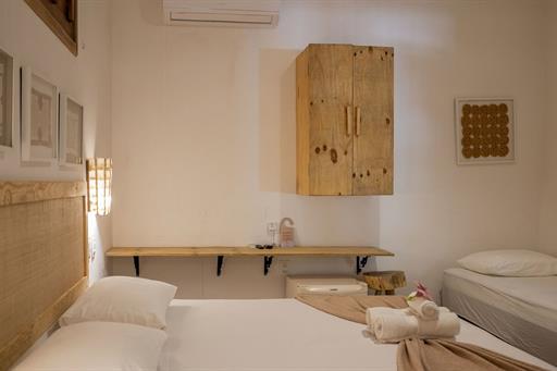 quarto 101 lateral armário.jpg