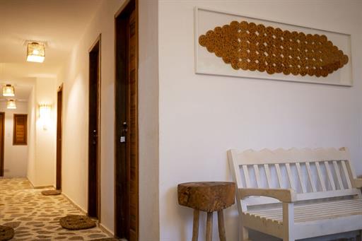 banco recepção corredor dos quartos.jpg