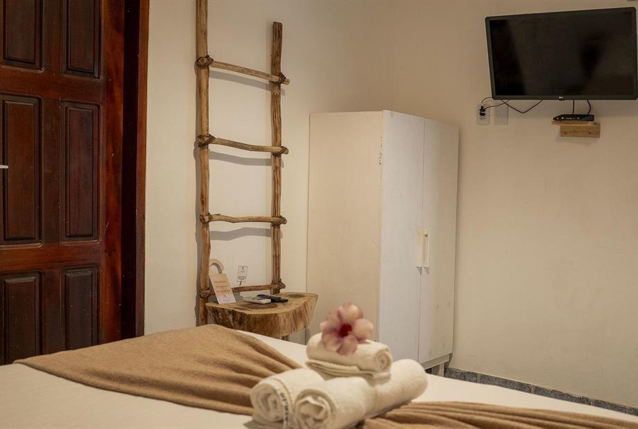 quarto 205 armário tv.jpg