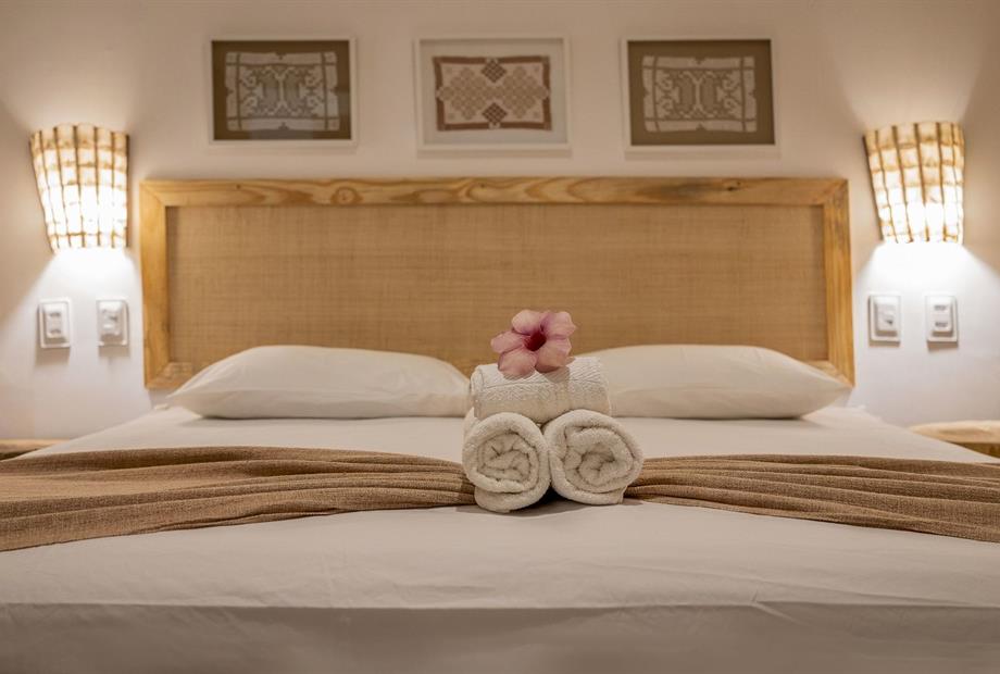 quarto 101 102 close cama.jpg