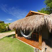 BANGALÔ COM VISTA PARA O JARDIM
