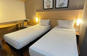 Superior Twin of Hotel Oeste Plaza