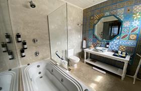 Quarto Duplo Deluxe com Varanda e Vista Mar do Pousada A Capela