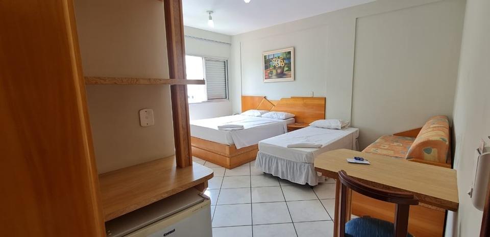 uh 1 cama de casal 1 solteiro.jpg
