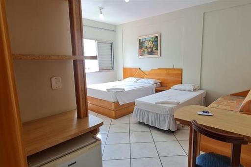 uh 1 cama de casal 1 solteiro.jpg