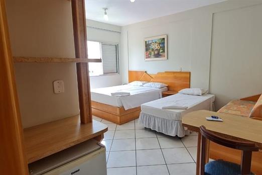 uh 1 cama de casal 1 solteiro.jpg