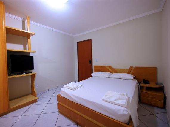 uh 1 cama de casal.jpg