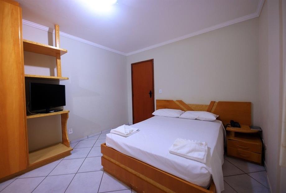 uh 1 cama de casal.jpg