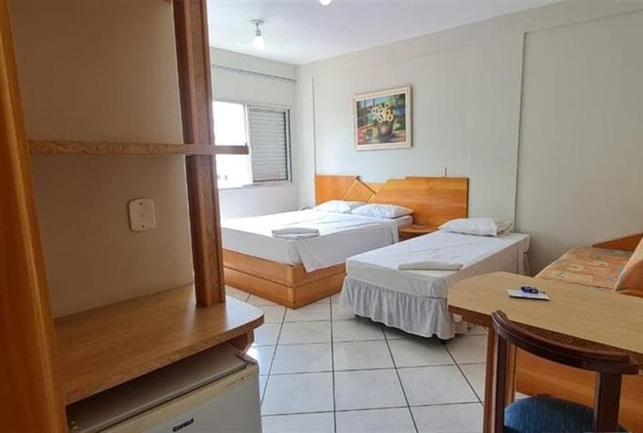 uh 1 cama de casal 1 solteiro.jpg