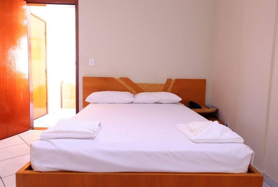 quarto 1 cama de casal.jpg