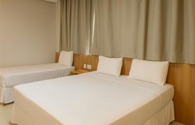 Quarto Triplo Clássico do Hotel Solar Paulista