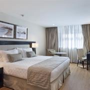 SUPERIOR COM CAMA CASAL