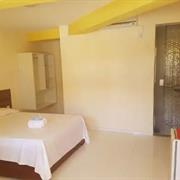 Quarto Triplo Standard com Vista para a Piscina