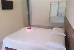 Quarto Triplo Standard com Vista para a Piscina