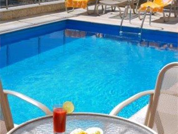 Windsor Asturias Piscina02.jpg