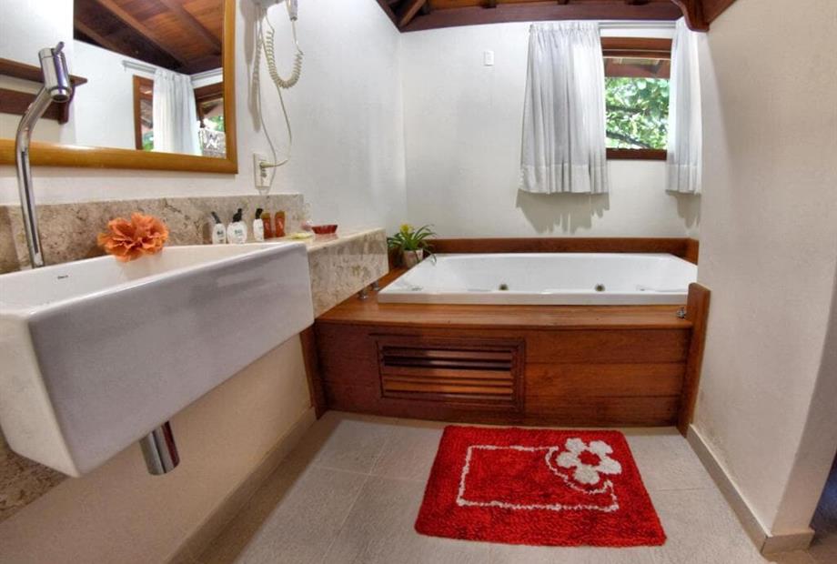 Quarto Master com Vista do Mar e Banheira-4.jpg